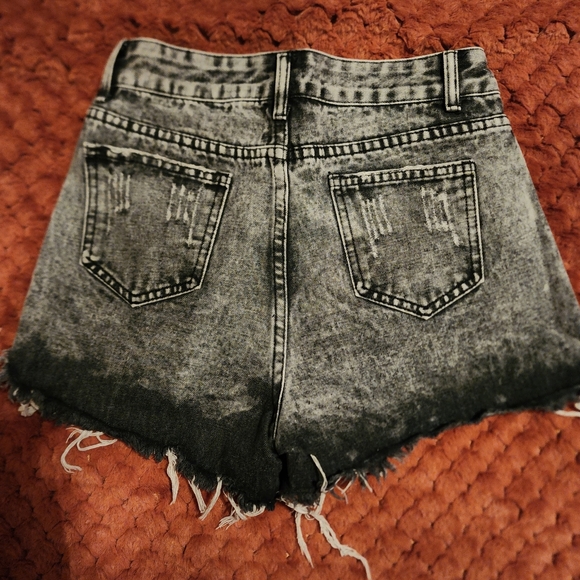 Shorts - Picture 2 of 3